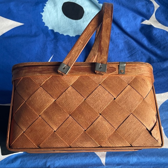 Rustic, vintage, handmade picnic basket. - Picture 3 of 9